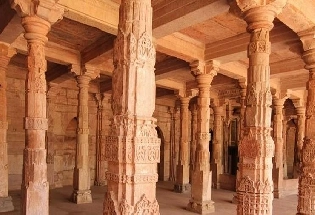 Bhojshala: भोजशाला की खुदाई में निकले खंडित पाषाण स्तंभों के अवशेष, ASI सर्वे जारी