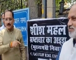 भाजपा ने केजरीवाल के घर के पास लगाया बोर्ड, लिखा शीश महल भ्रष्‍टाचार का अड्डा